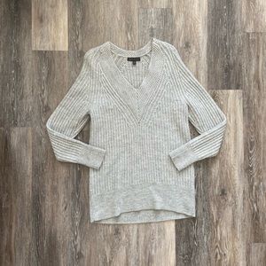 Banana Republic grey v-neck textured sweater, XS